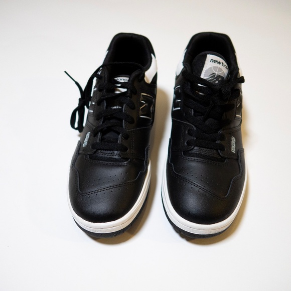 New Balance BB 550 in Black with White Detailing - Original Box Included - Picture 3 of 8
